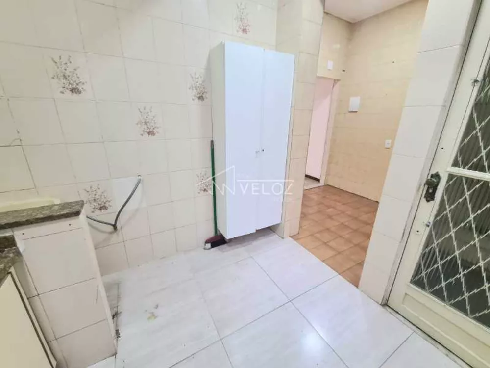 Apartamento à venda com 2 quartos, 67m² - Foto 3