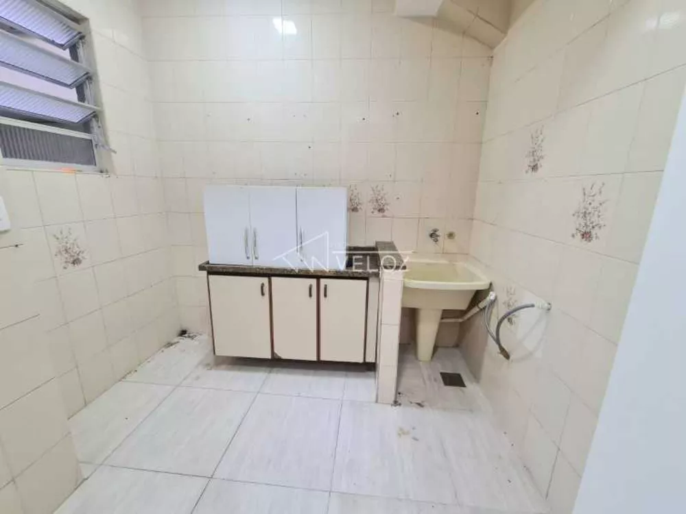 Apartamento à venda com 2 quartos, 67m² - Foto 4