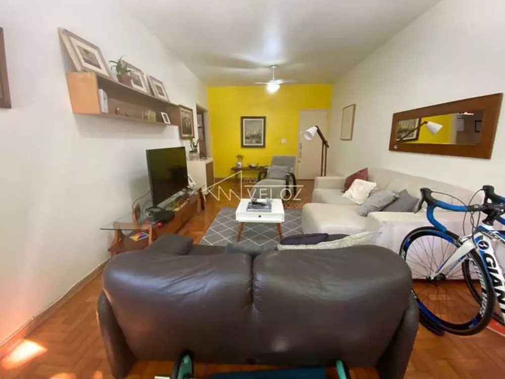 Apartamento à venda com 3 quartos, 130m² - Foto 2