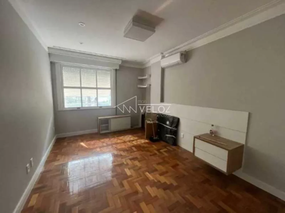 Apartamento à venda com 2 quartos, 75m² - Foto 2