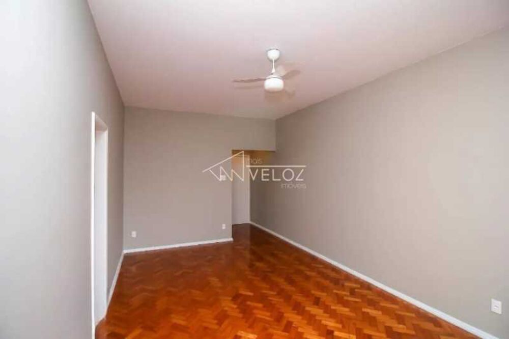 Apartamento à venda com 3 quartos, 105m² - Foto 2