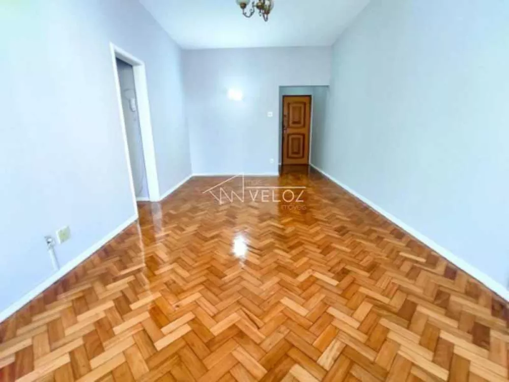 Apartamento à venda com 3 quartos, 105m² - Foto 1