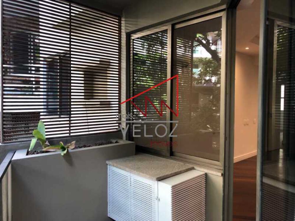 Apartamento à venda com 3 quartos, 113m² - Foto 2