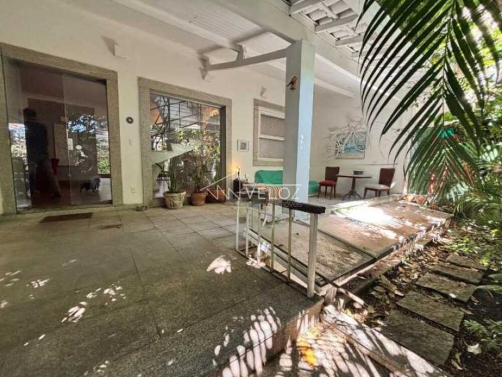 Casa de Condomínio à venda com 4 quartos, 669m² - Foto 1