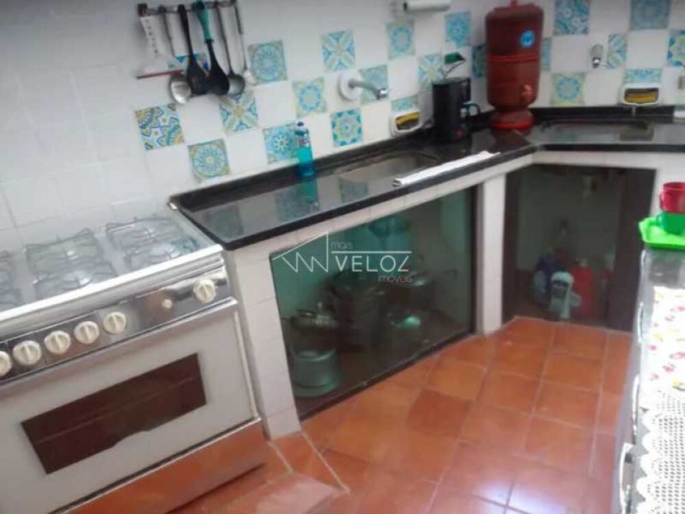 Casa à venda com 3 quartos, 243m² - Foto 5