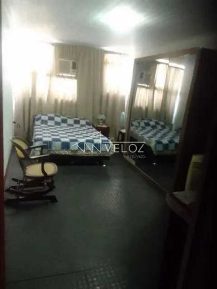 Casa à venda com 3 quartos, 243m² - Foto 4