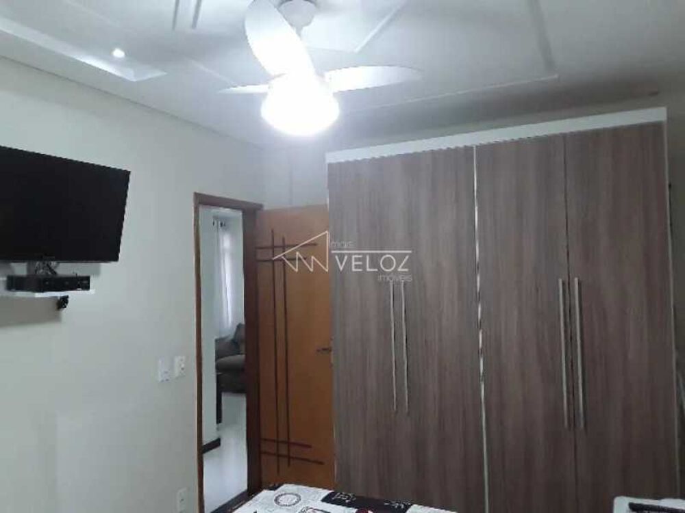 Apartamento à venda com 2 quartos, 70m² - Foto 3