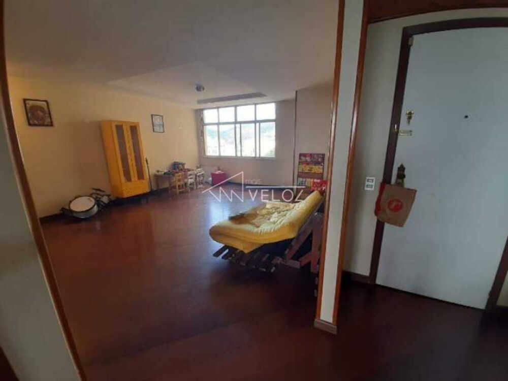 Apartamento à venda com 3 quartos, 230m² - Foto 2