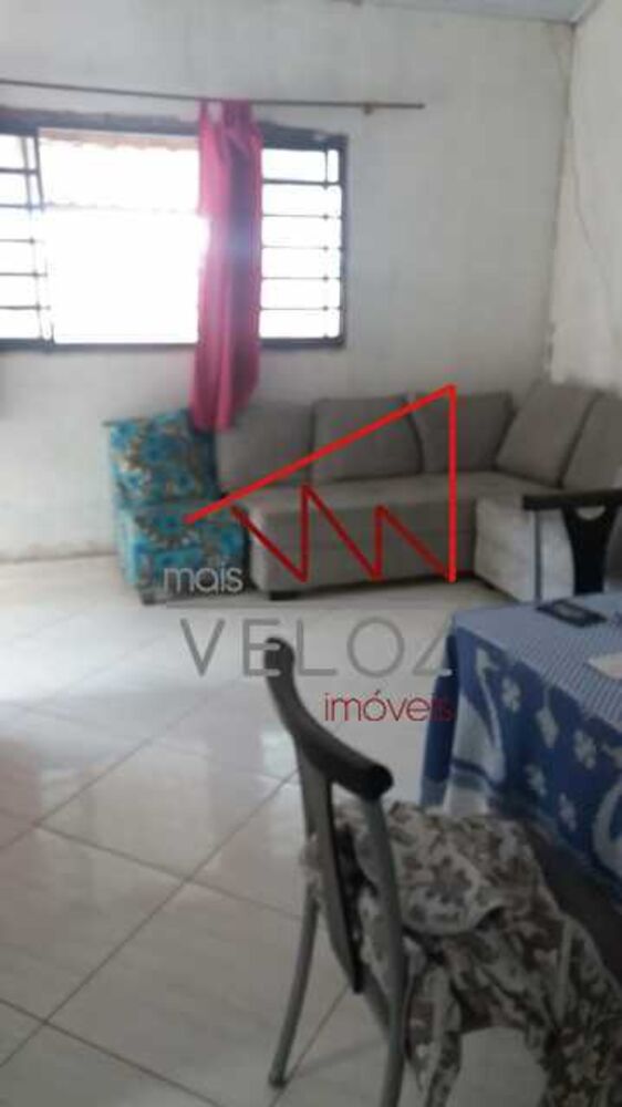 Casa à venda com 2 quartos, 120m² - Foto 4
