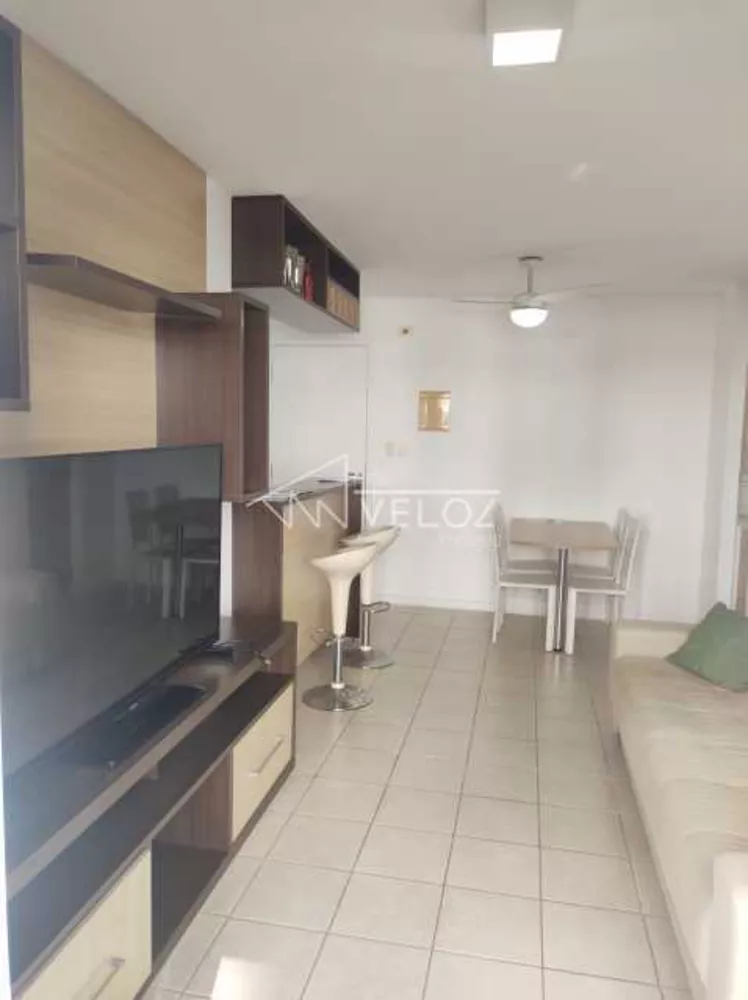 Apartamento à venda com 1 quarto, 45m² - Foto 2