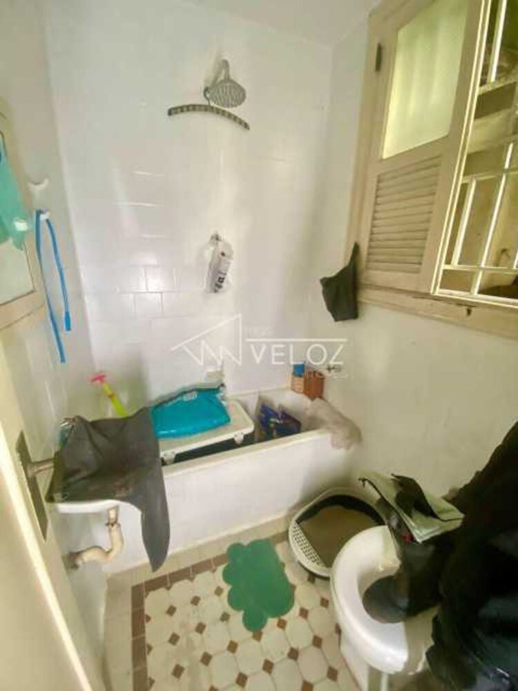Apartamento à venda com 3 quartos, 200m² - Foto 4