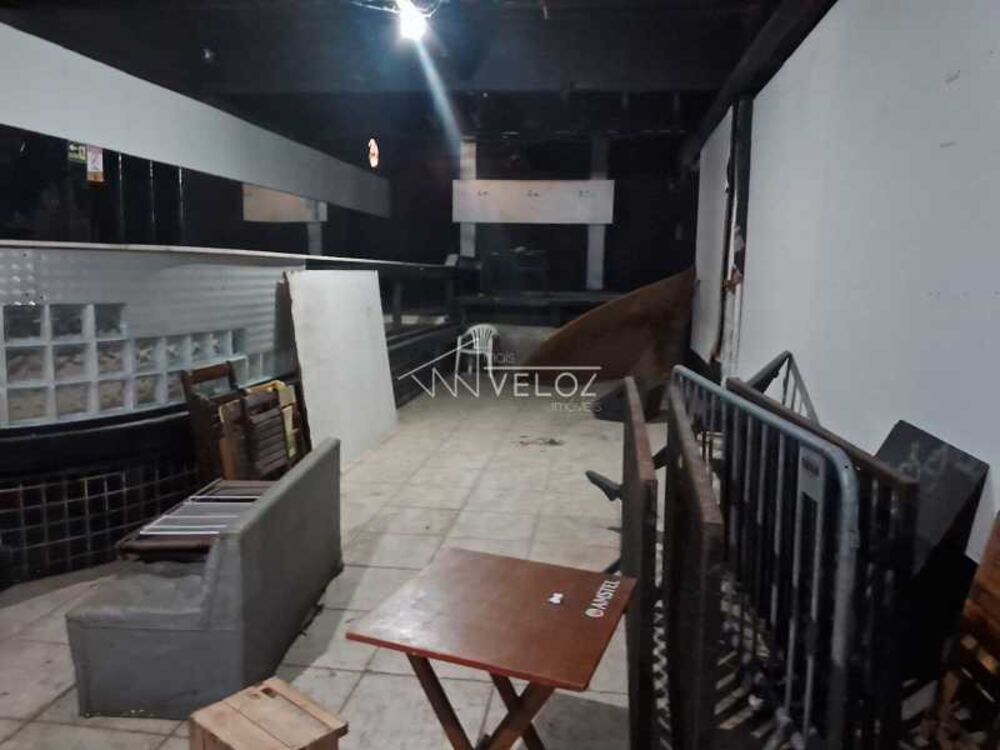 Casa Comercial à venda com 3 quartos, 300m² - Foto 1