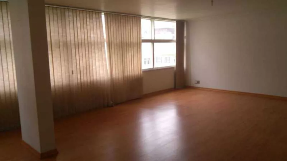 Apartamento à venda com 4 quartos, 220m² - Foto 2