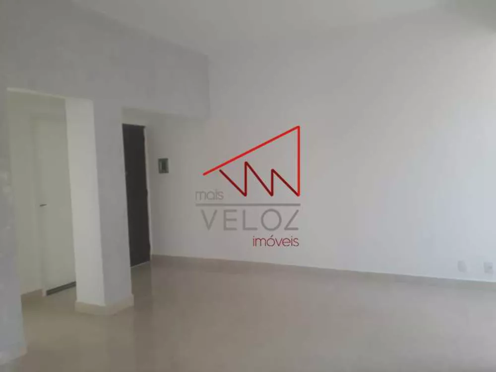 Apartamento à venda com 3 quartos, 85m² - Foto 2