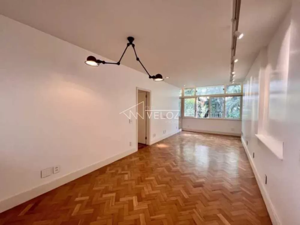 Apartamento à venda com 3 quartos, 104m² - Foto 2