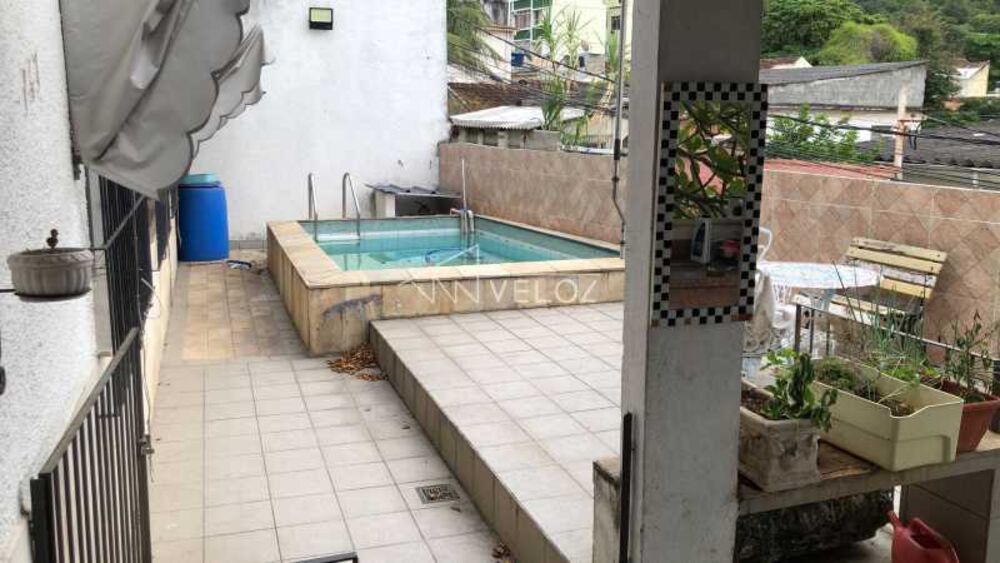 Casa à venda com 4 quartos, 700m² - Foto 4