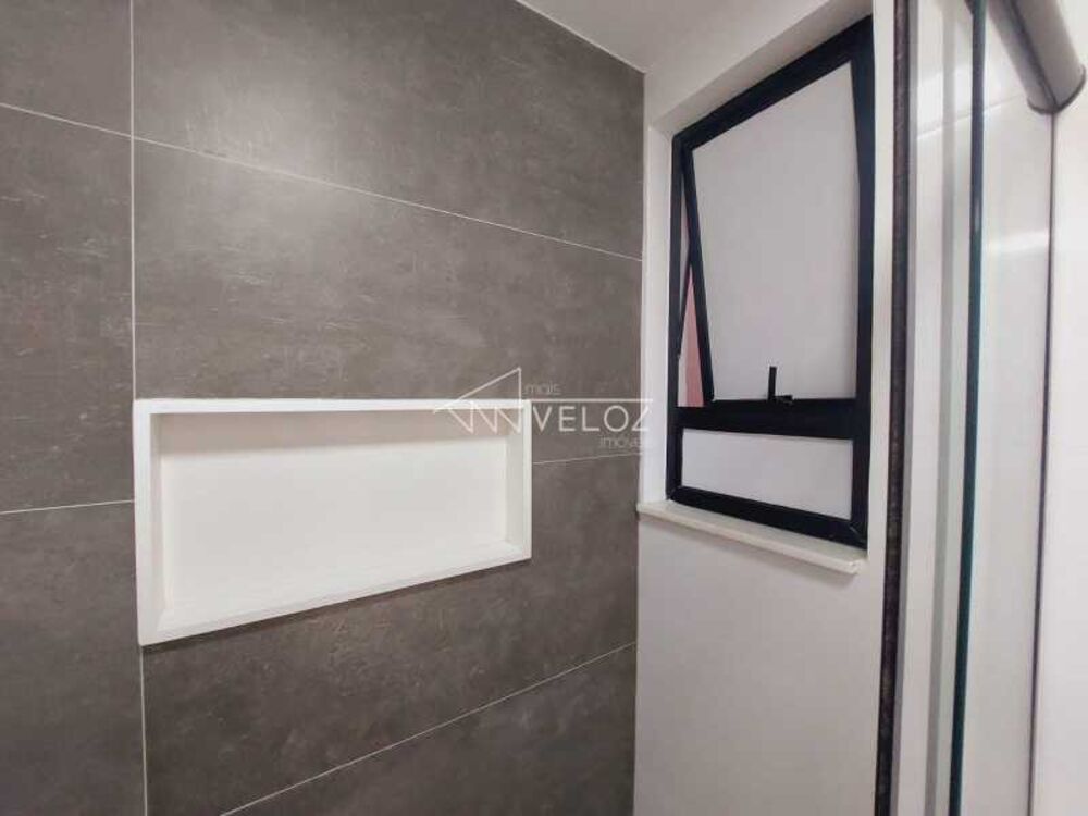 Apartamento à venda com 3 quartos, 176m² - Foto 4
