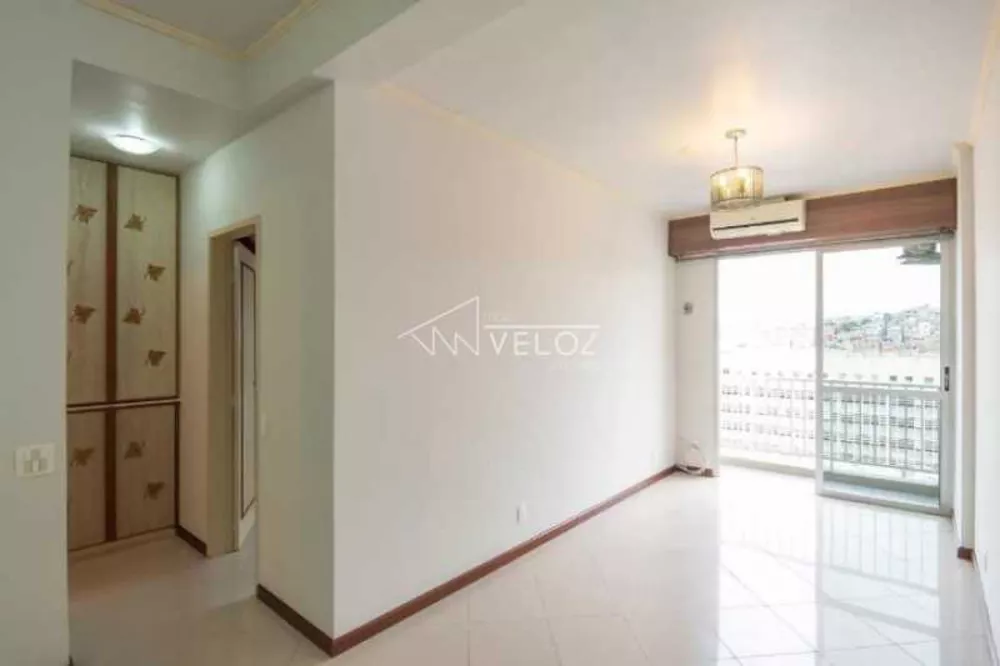 Apartamento à venda com 2 quartos, 63m² - Foto 2