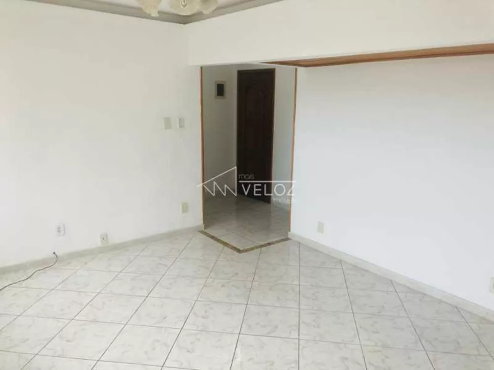 Apartamento à venda com 3 quartos, 68m² - Foto 4