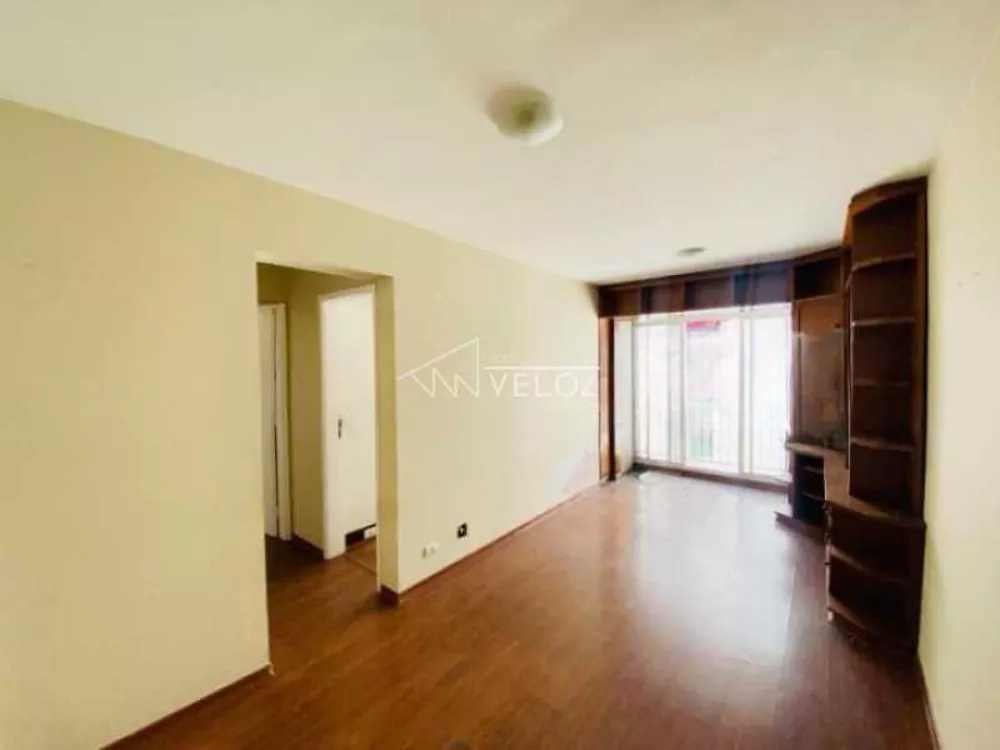 Apartamento à venda com 2 quartos, 66m² - Foto 3