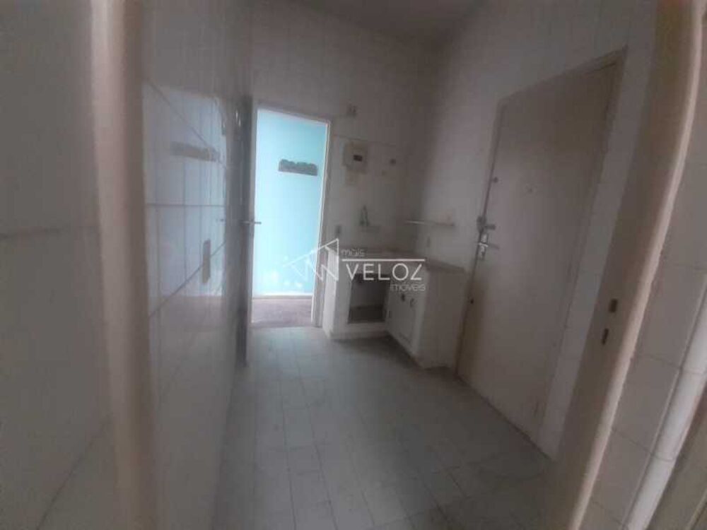 Apartamento à venda com 2 quartos, 70m² - Foto 3