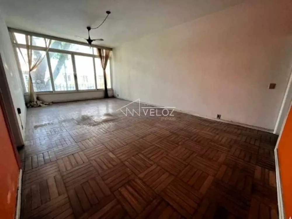 Apartamento à venda com 3 quartos, 130m² - Foto 1