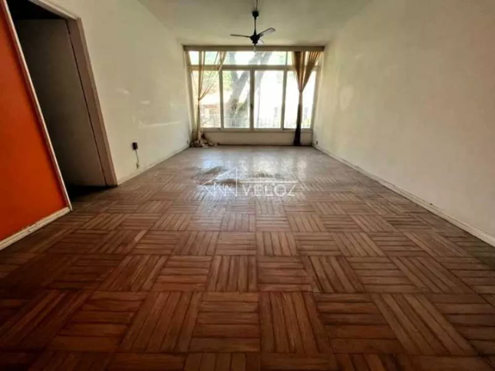 Apartamento à venda com 3 quartos, 130m² - Foto 2