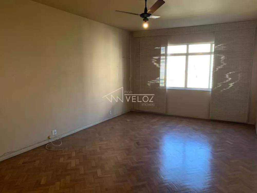 Apartamento à venda com 3 quartos, 115m² - Foto 2