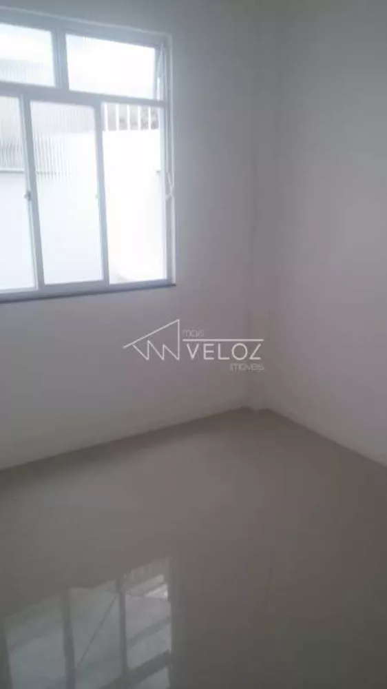 Apartamento à venda com 2 quartos, 80m² - Foto 2