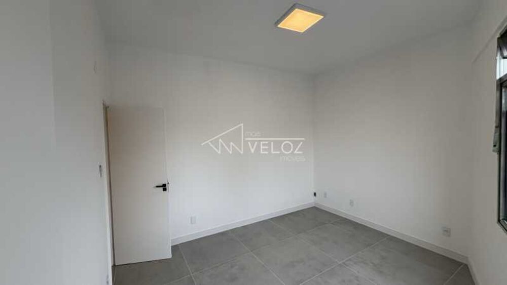 Apartamento à venda com 3 quartos, 117m² - Foto 4