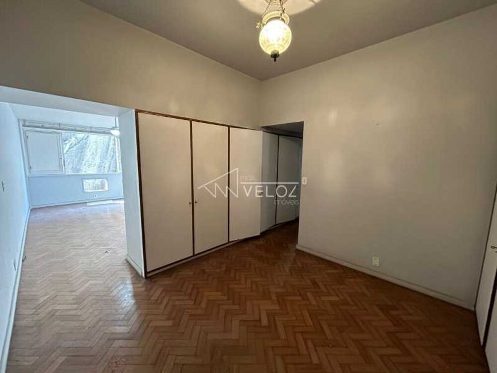 Apartamento à venda com 3 quartos, 248m² - Foto 4