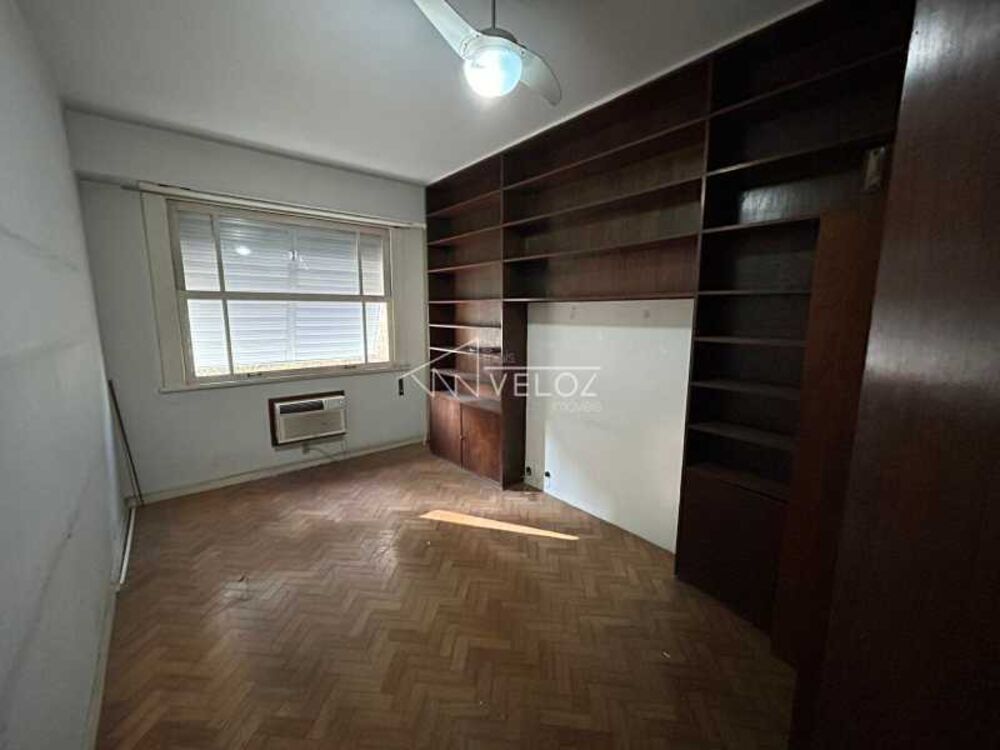 Apartamento à venda com 3 quartos, 248m² - Foto 2