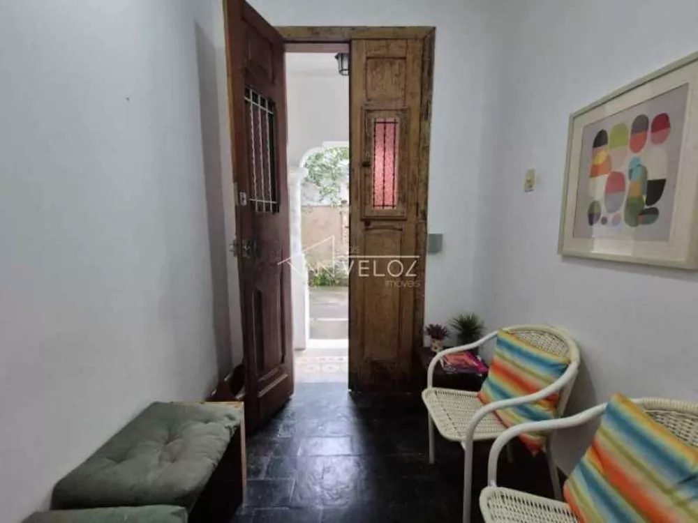 Casa de Vila à venda com 7 quartos, 144m² - Foto 2