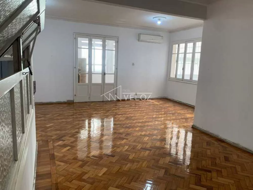 Apartamento à venda com 3 quartos, 143m² - Foto 2