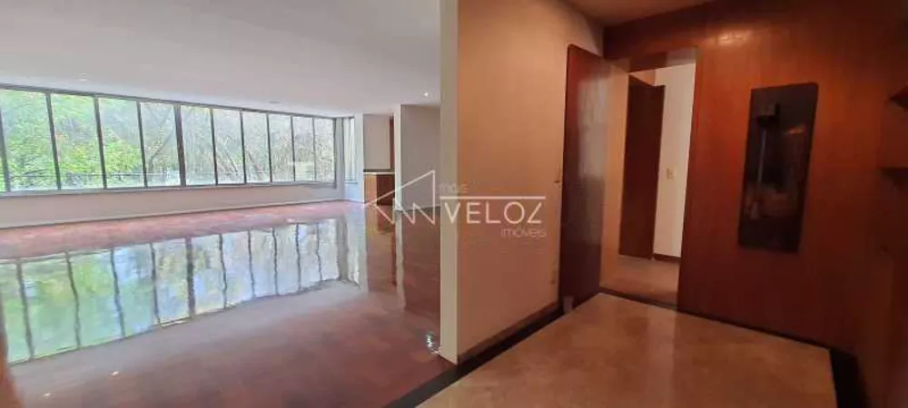 Apartamento à venda com 4 quartos, 251m² - Foto 1