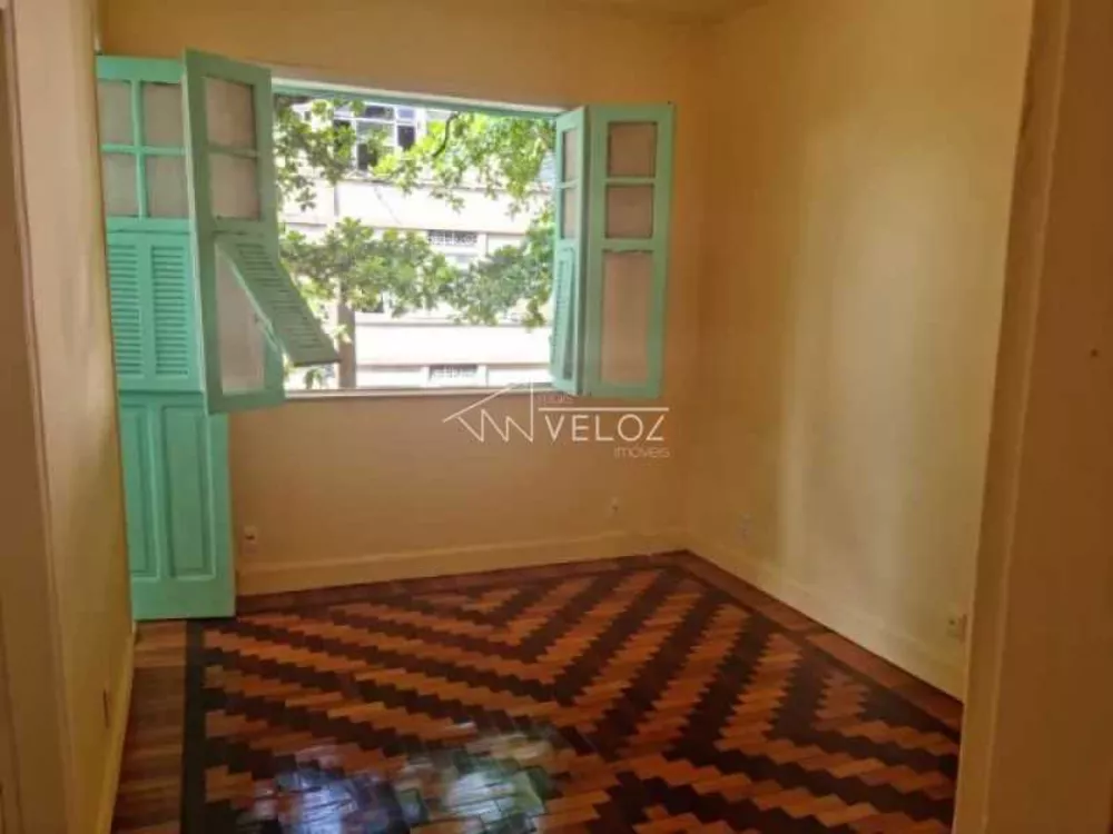 Apartamento à venda com 3 quartos, 180m² - Foto 1