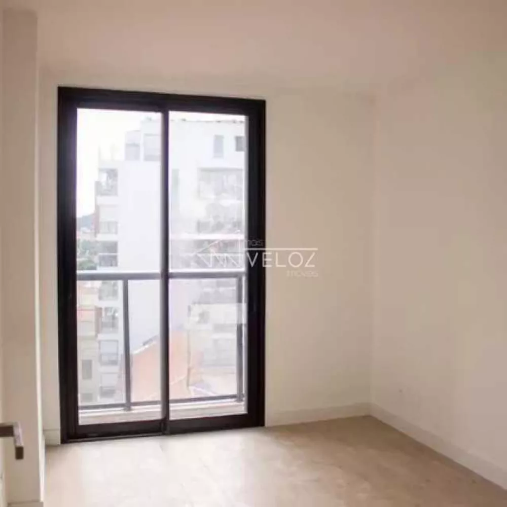 Apartamento à venda com 3 quartos, 95m² - Foto 2