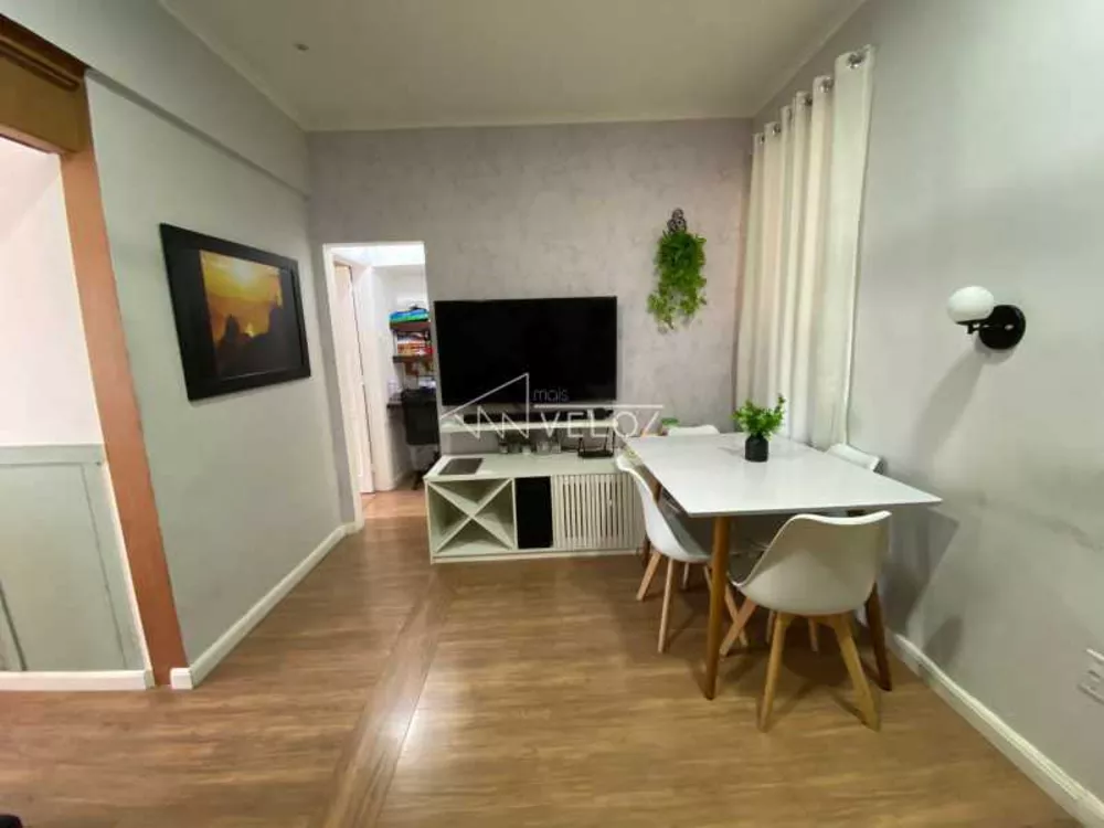 Apartamento à venda com 2 quartos, 62m² - Foto 2