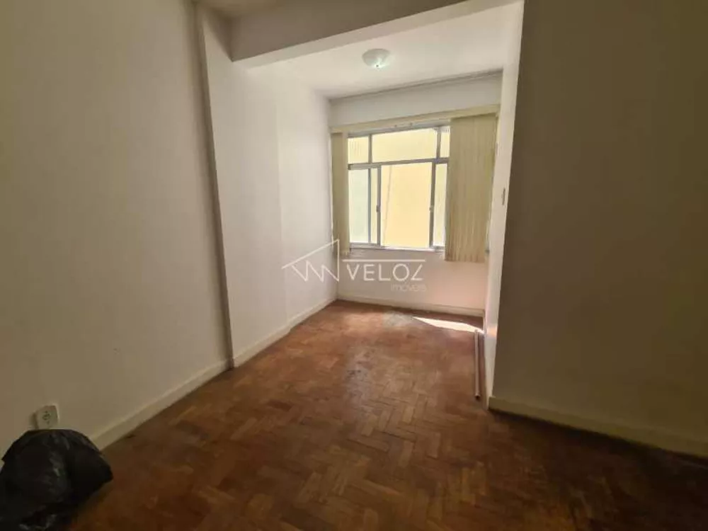 Apartamento à venda com 2 quartos, 67m² - Foto 3