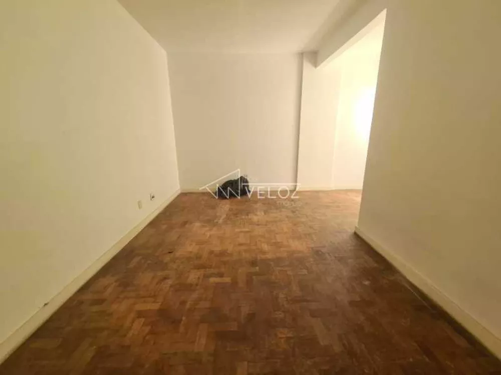 Apartamento à venda com 2 quartos, 67m² - Foto 2