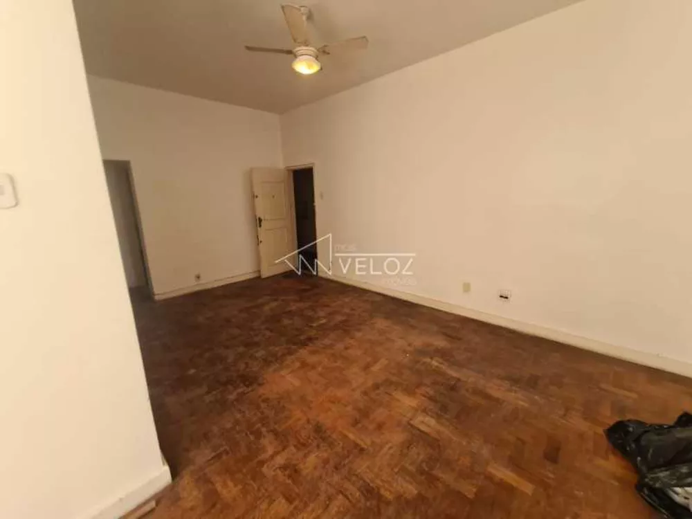 Apartamento à venda com 2 quartos, 67m² - Foto 4