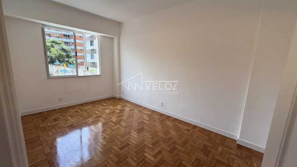 Apartamento à venda com 3 quartos, 131m² - Foto 1