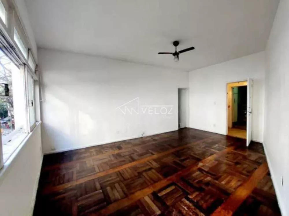 Apartamento à venda com 3 quartos, 130m² - Foto 1