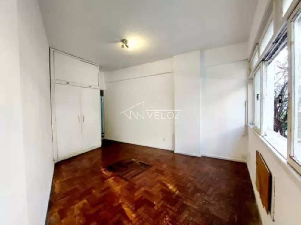 Apartamento à venda com 3 quartos, 130m² - Foto 4