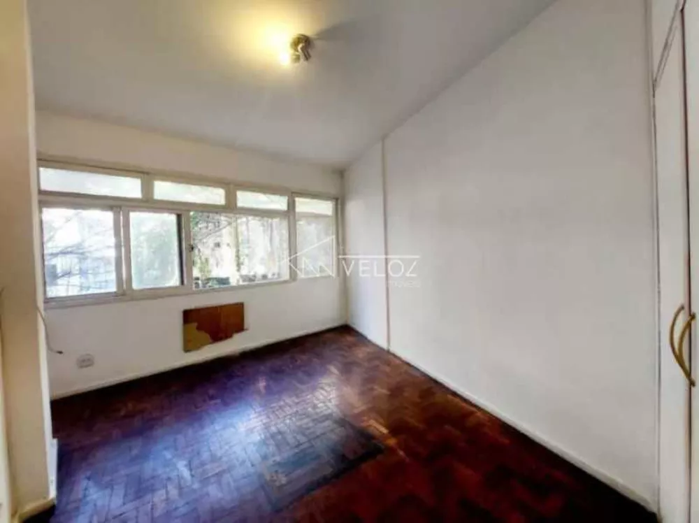 Apartamento à venda com 3 quartos, 130m² - Foto 2