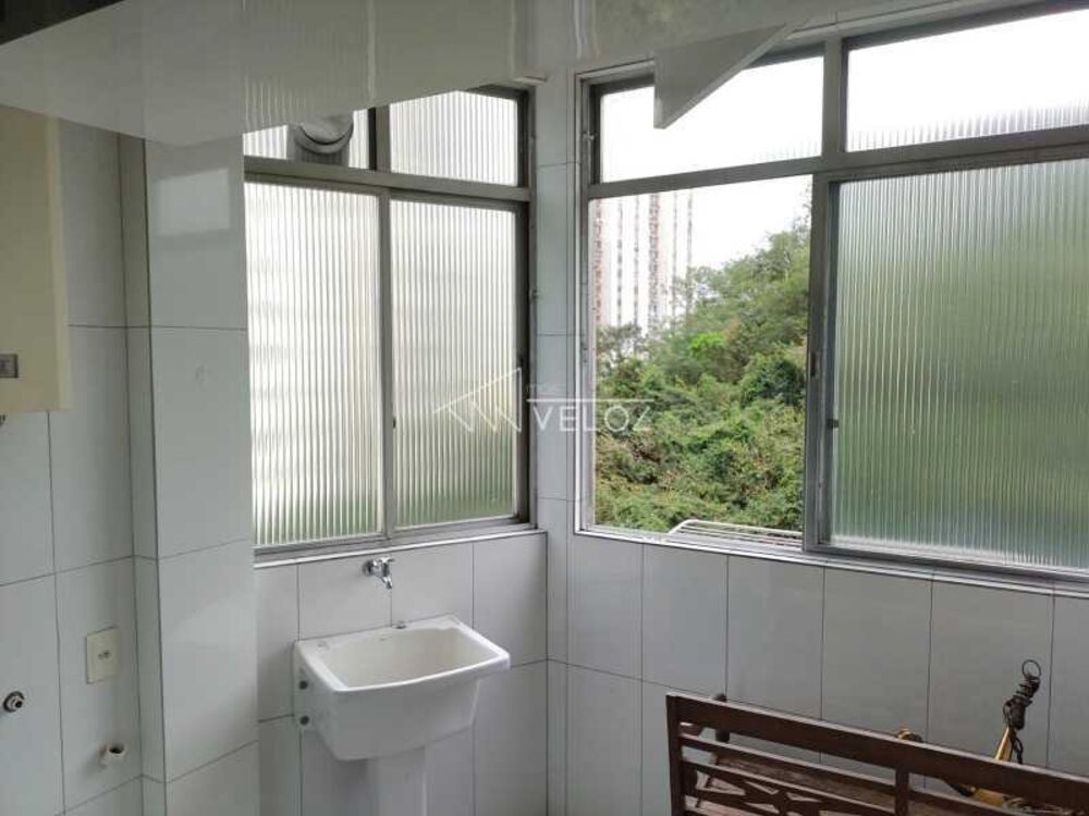Cobertura à venda com 3 quartos, 250m² - Foto 2