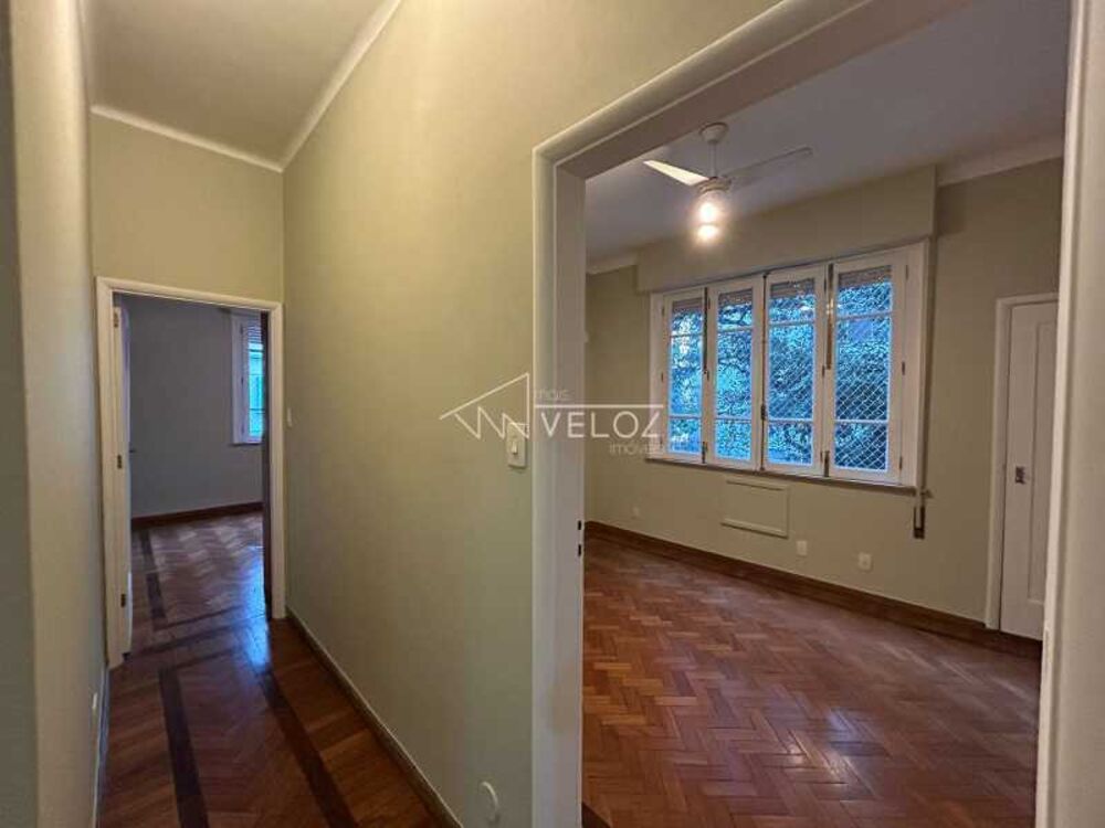 Apartamento à venda com 3 quartos, 147m² - Foto 4