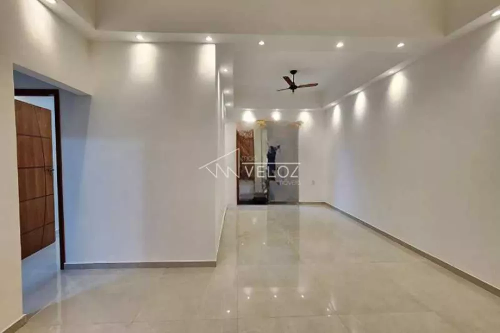 Apartamento à venda com 2 quartos, 80m² - Foto 2