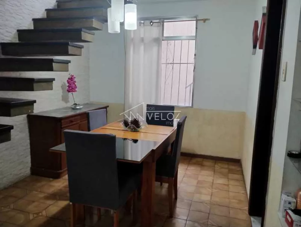 Casa à venda com 3 quartos, 179m² - Foto 2