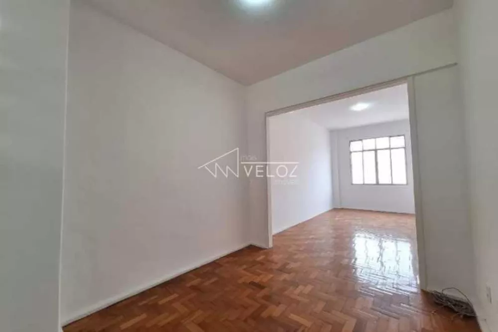 Apartamento à venda com 2 quartos, 77m² - Foto 2